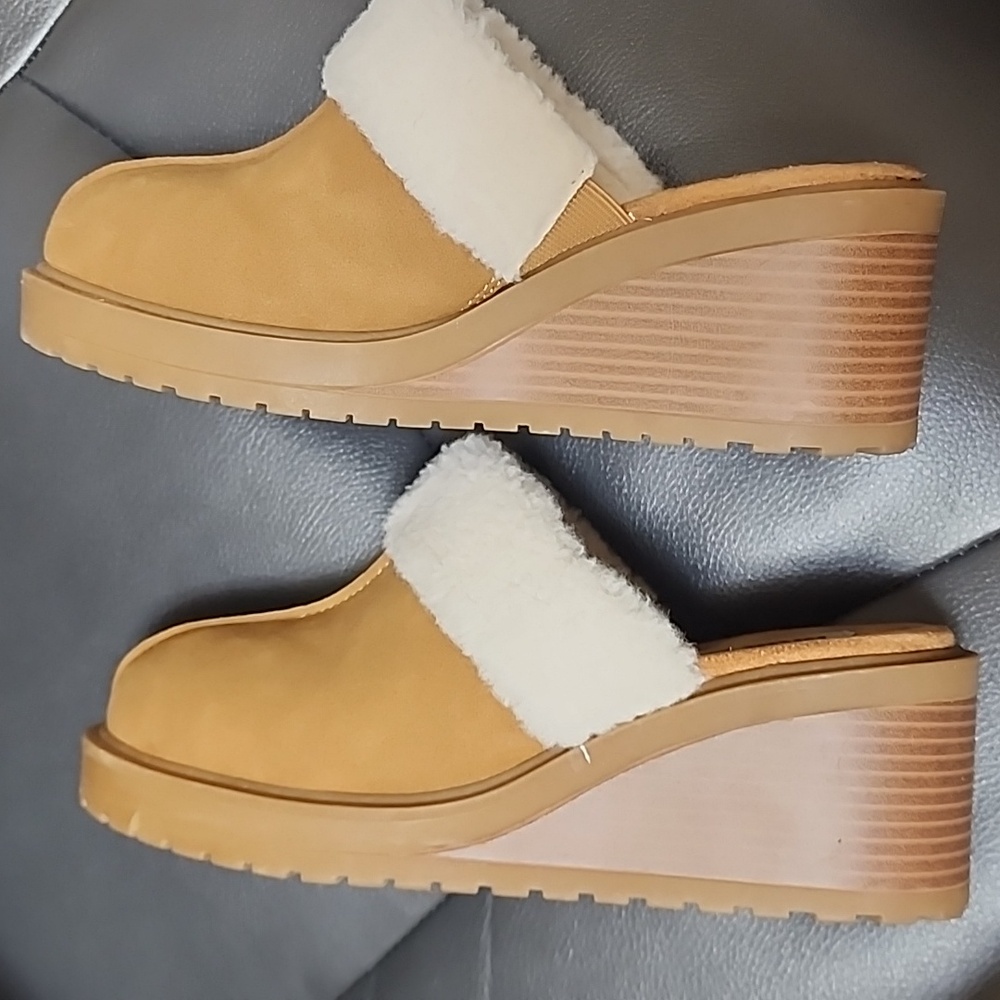 Muk Luks Faux Fur Lined Wedges - Picture 5 of 9